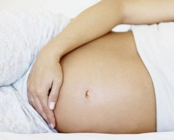 Πόνοι στην κοιλιά και ενοχλήσεις στην εγκυμοσύνη: Πότε πρέπει να ανησυχήσετε;